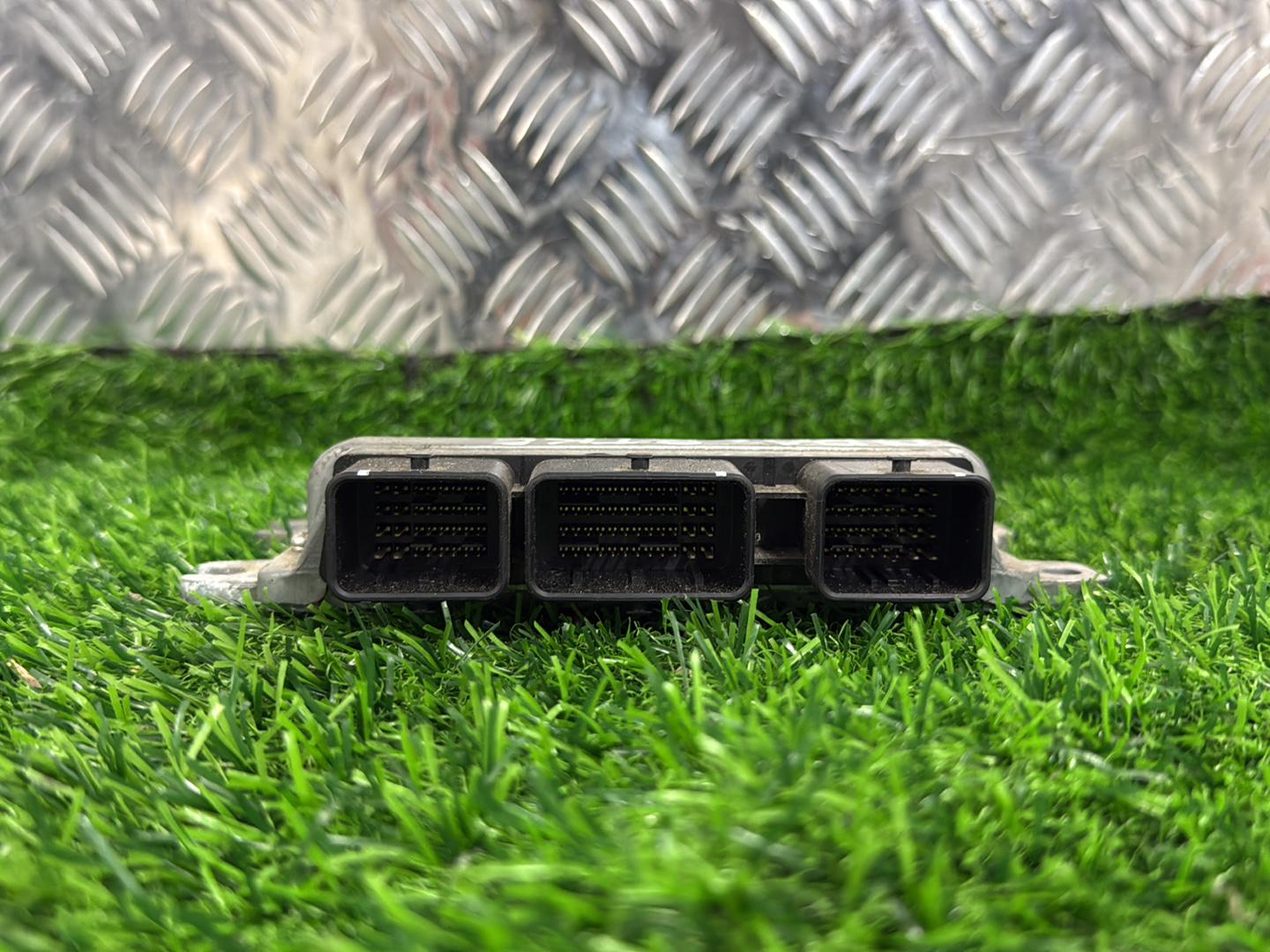 2001 - 2012 Nissan Caravan ECU MEC123-040