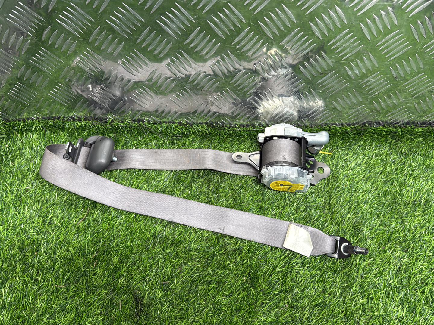 Toyota Hilux Left Front Seat Belt 7P7560-P