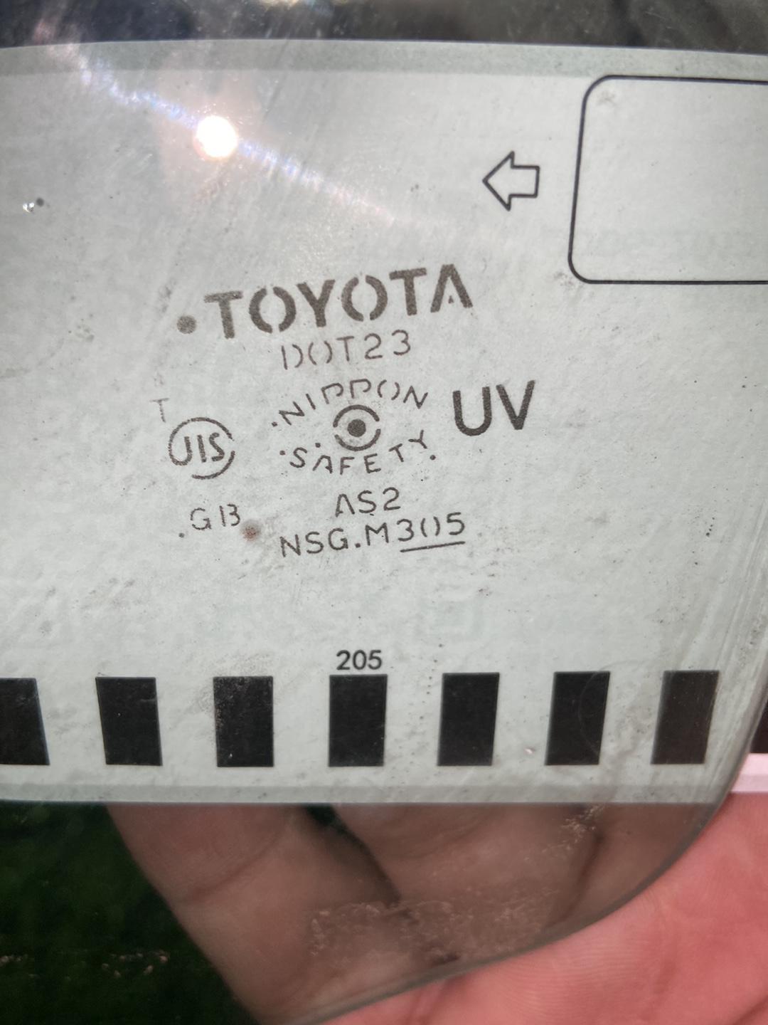 2006 - 2012 Toyota Auris Left Front Door Glass M305