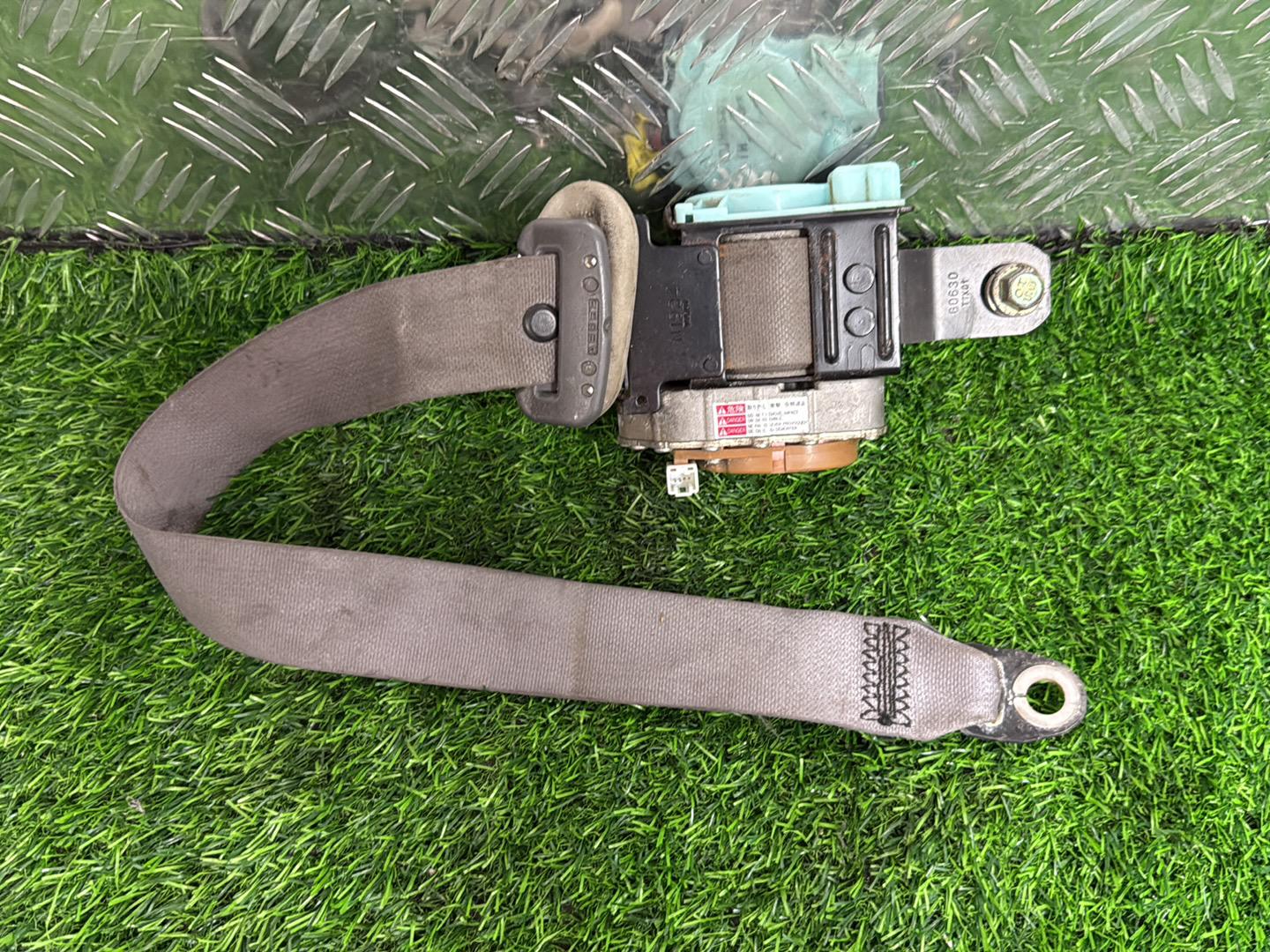 2001 - 2005 Nissan Caravan Left Front Seat Belt TK-AB2-G1626