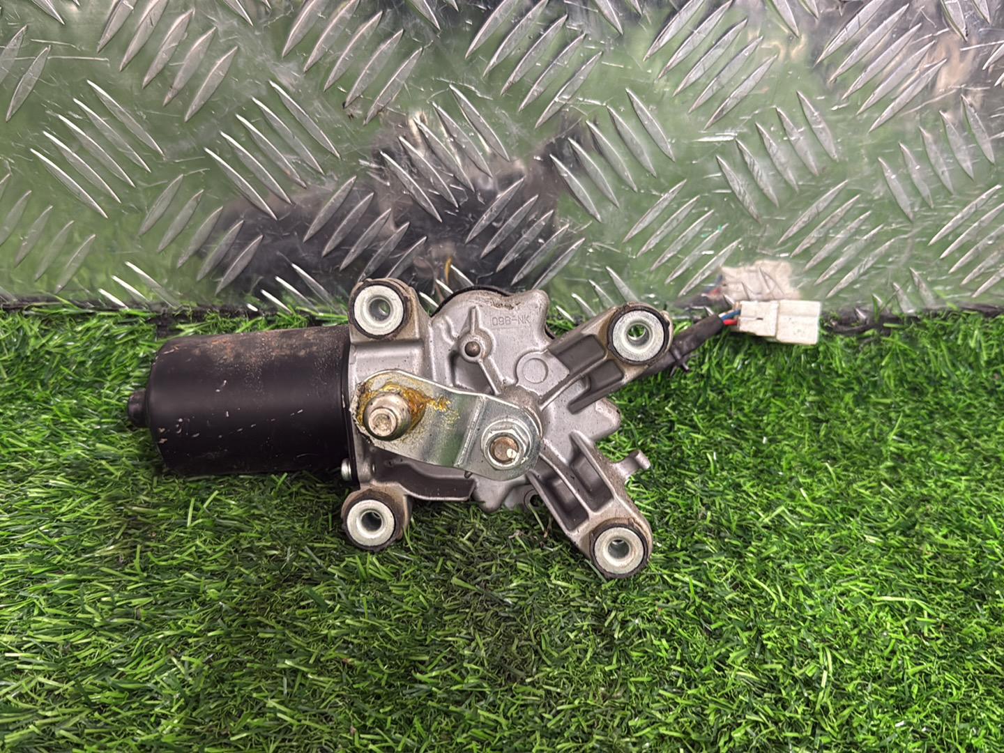 2001 - 2012 Nissan Caravan Front Wiper Motor 28810VW000