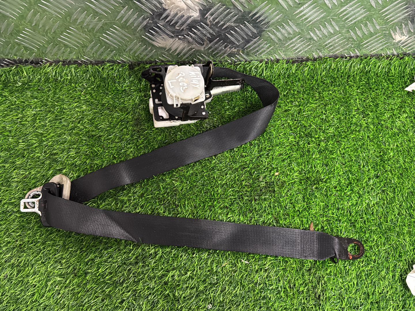 2005 - 2015 Toyota Hilux Left Front Seat Belt 7Y8120-P