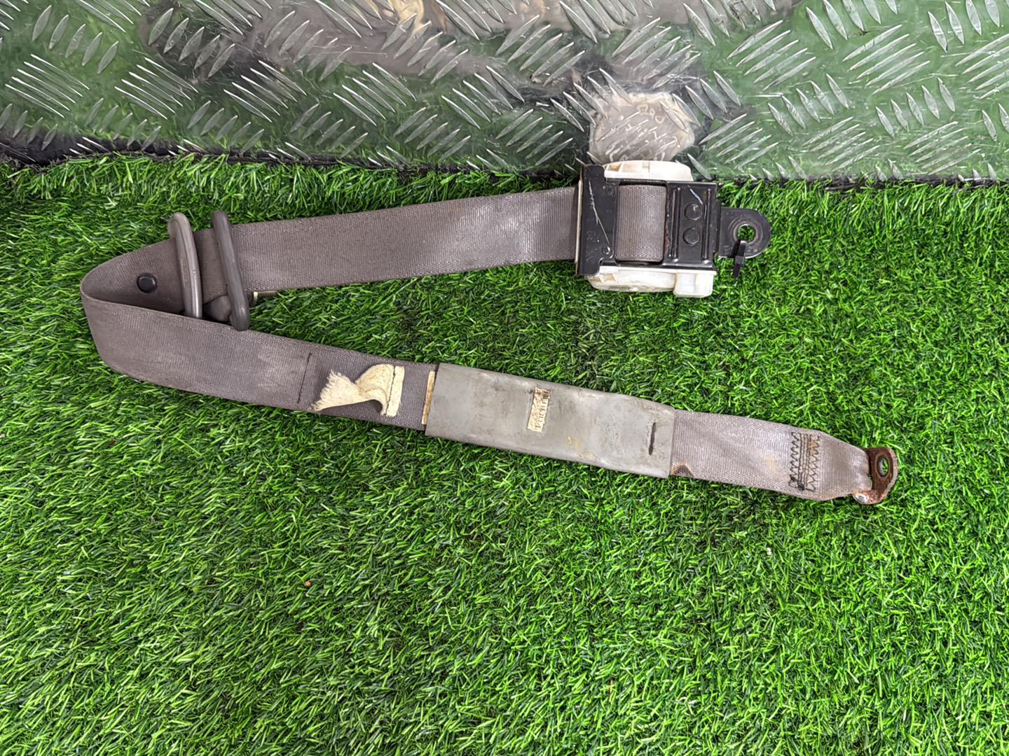 1998 - 2006 Ford Courier Left Front Seat Belt TTC-522-AT004