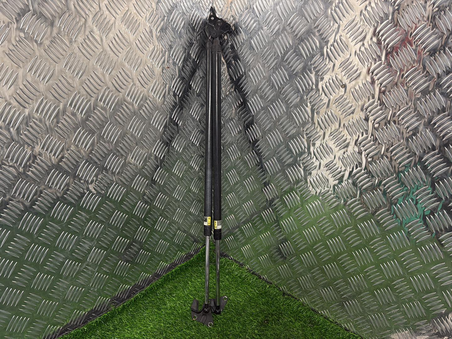 Toyota Hiace Bootlid Gas Struts HIGHROOF Type