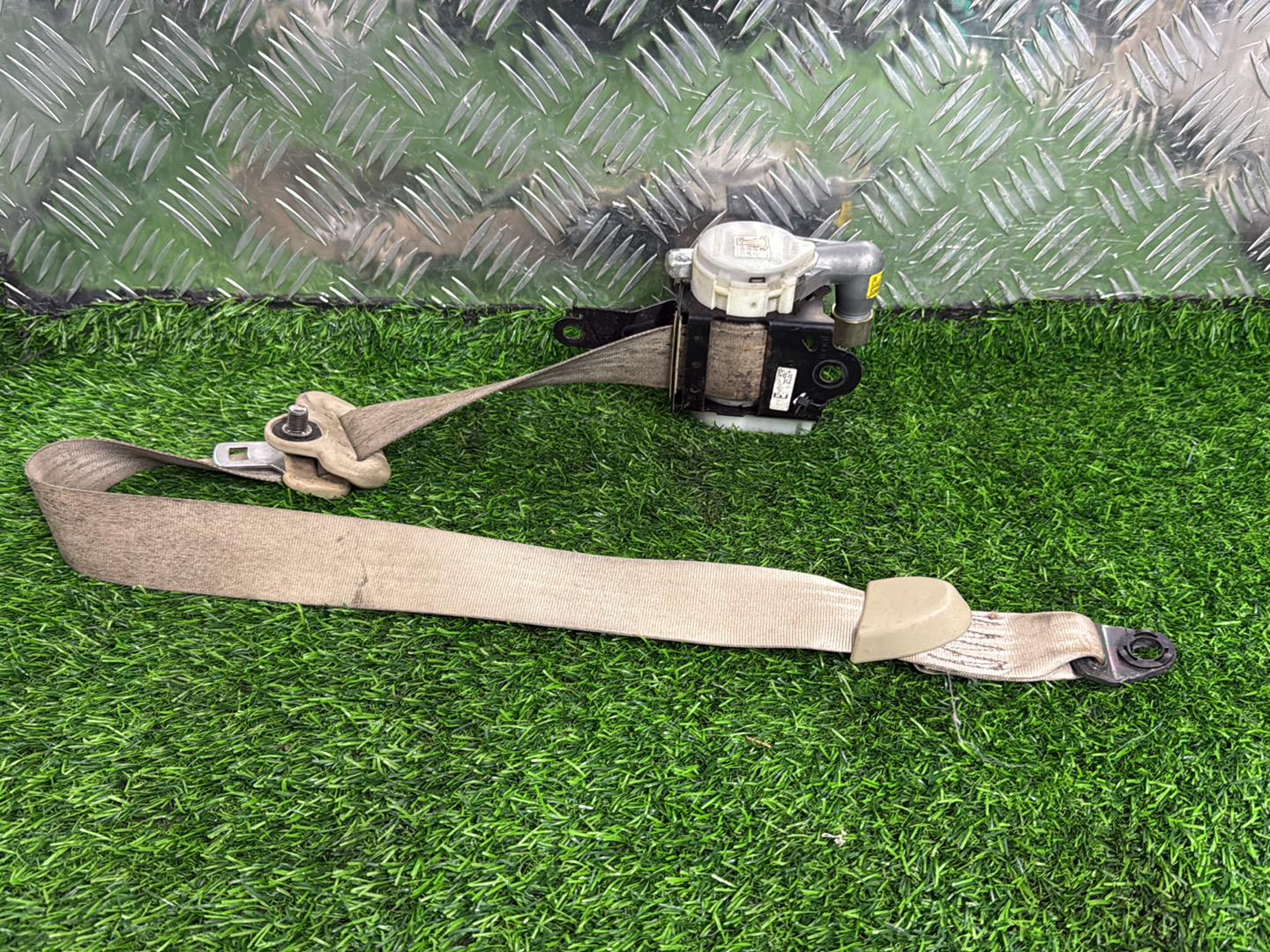 2002 - 2007 Mazda Demio Right Front Seat Belt T89339T