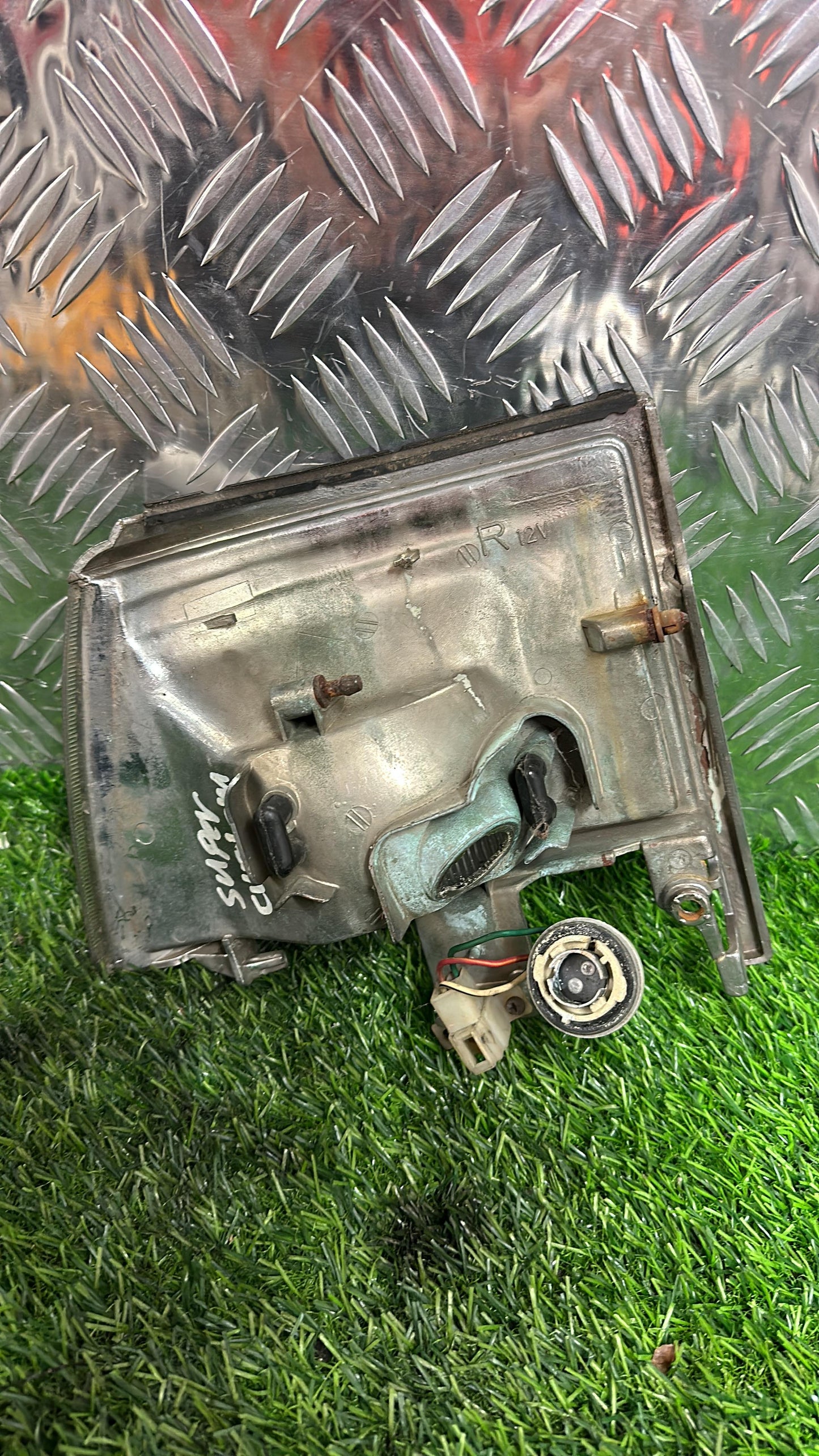 1989 - 1993 Toyota Hiace Right Indicator TOYOTA 26-37