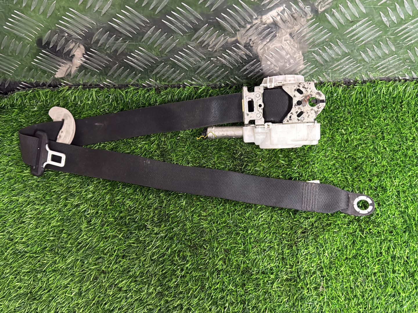 2012 - 2018 Toyota RAV4 Right Front Seat Belt 7T3880-P