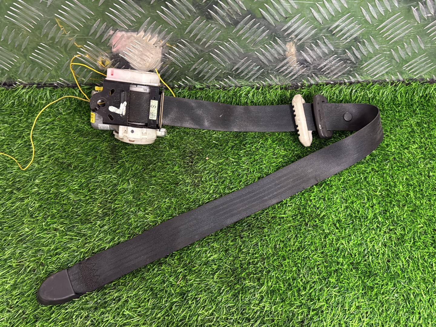 2007 - 2014 Mazda Demio Left Front Seat Belt T89383T