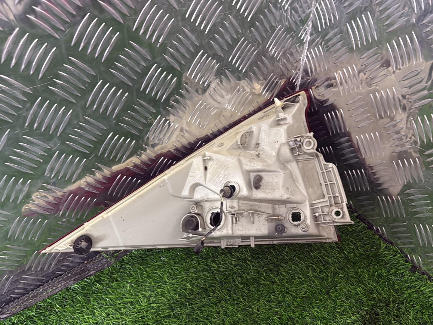 2009 - 2014 Honda Insight Right Taillight Koito 220-22875