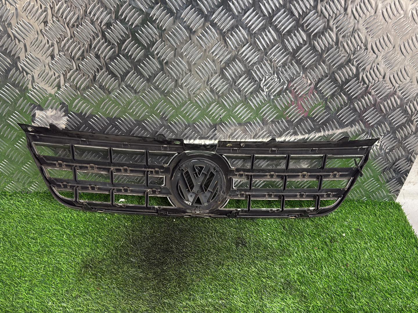 2007 - 2009 Volkswagen Touareg Grille 7L6 853 653