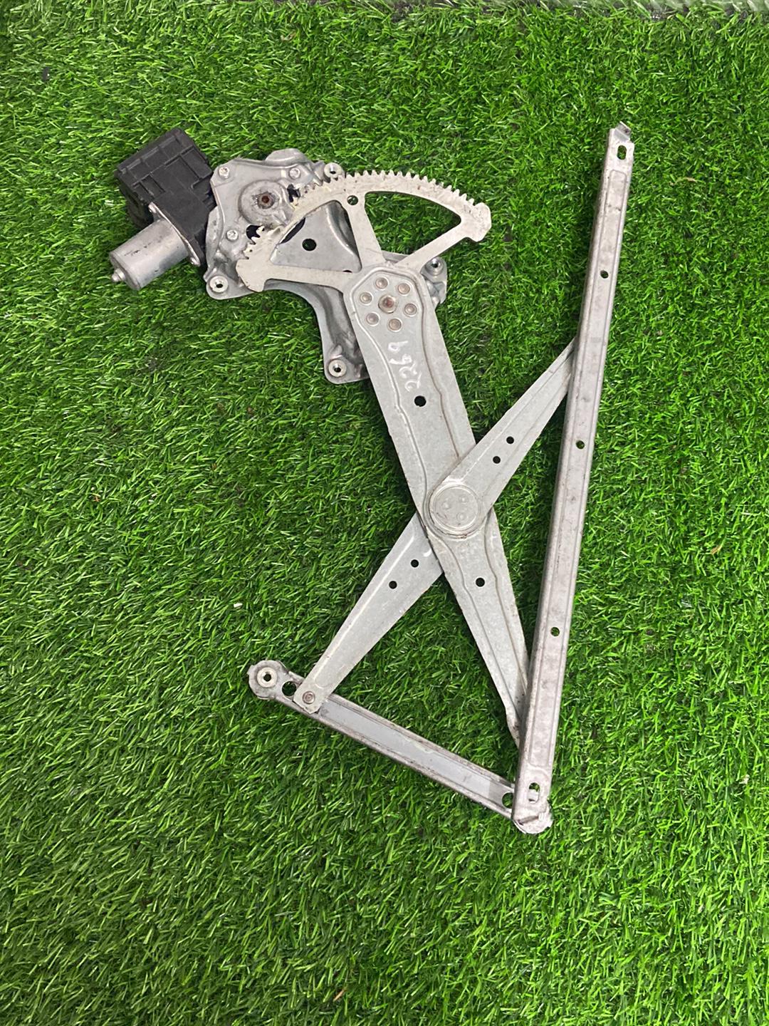 2009 - 2023 Toyota Land Cruiser Right Front Window Regulator/Motor 85710-60310