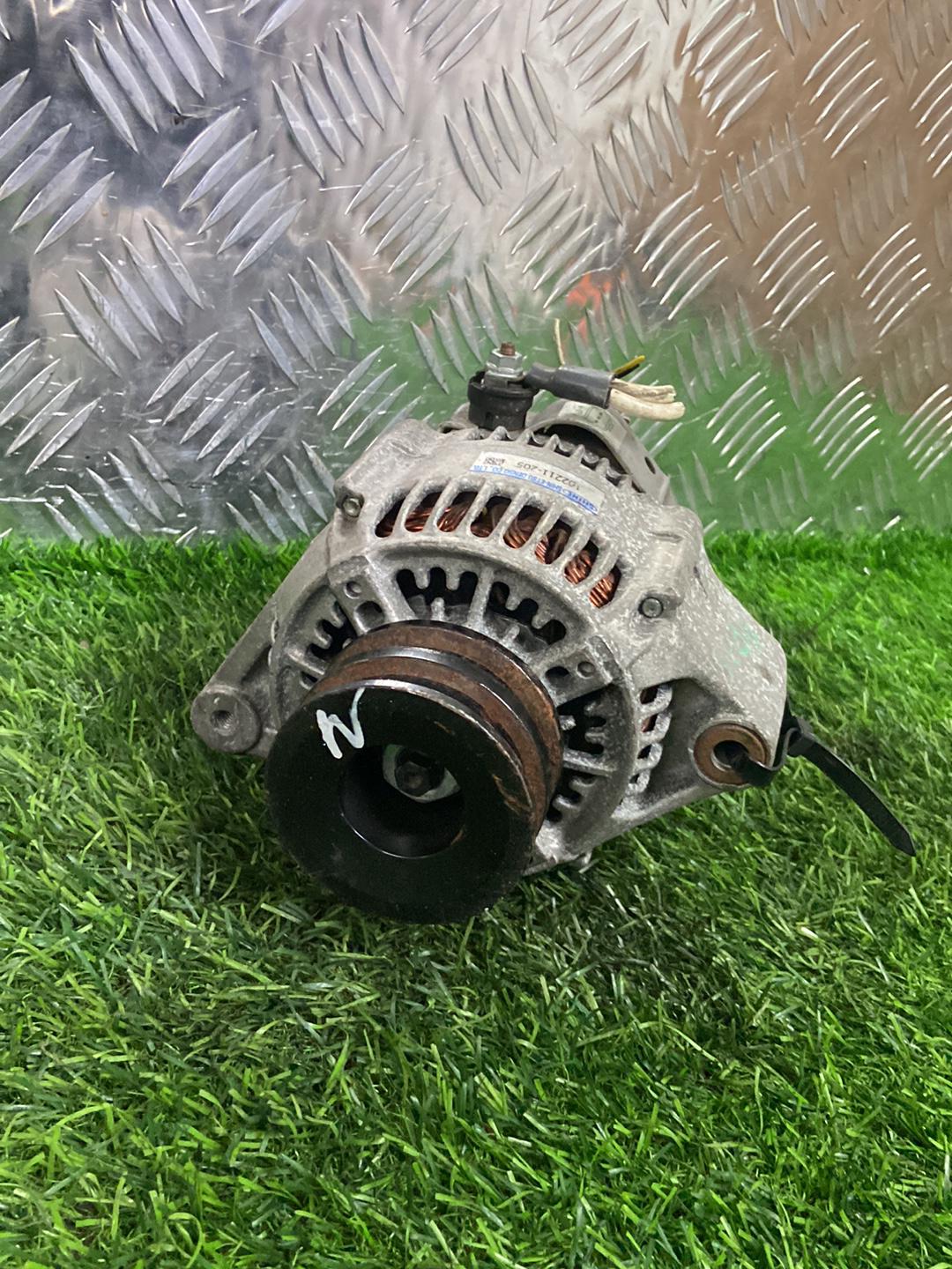 1995 - 2002 Toyota Granvia Alternator 102211-205 / 2706067040