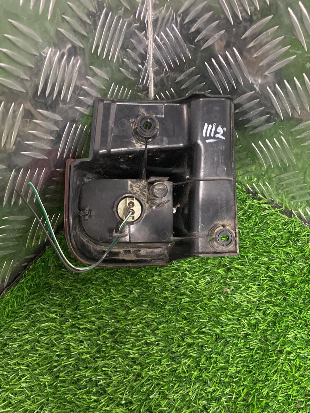 2002 - 2010 Nissan Elgrand Right Taillight ICHIKOH D006A