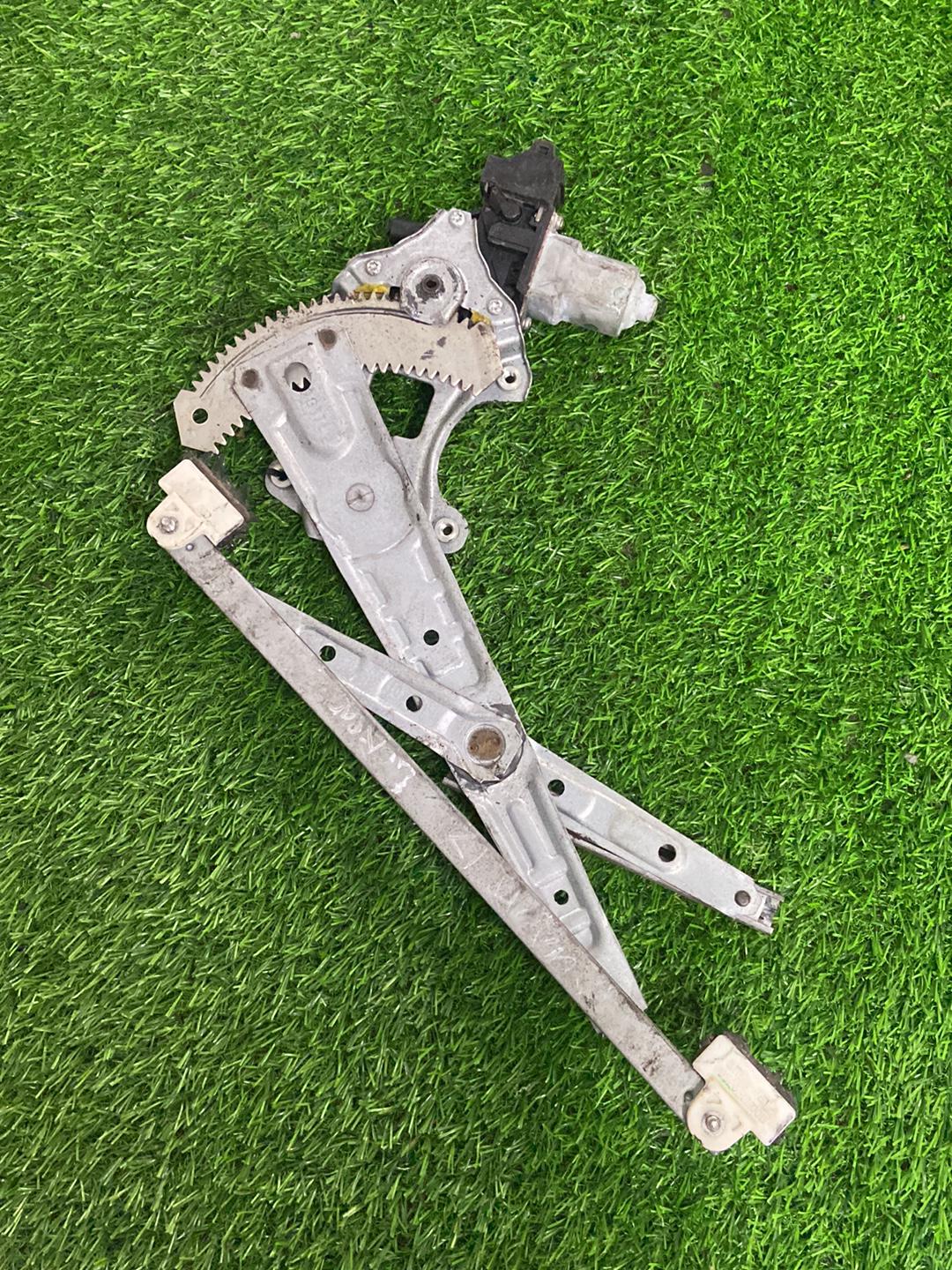 2014 - 2025 Nissan NP300 Navara Left Rear Window Regulator/Motor 82731-3SBOB