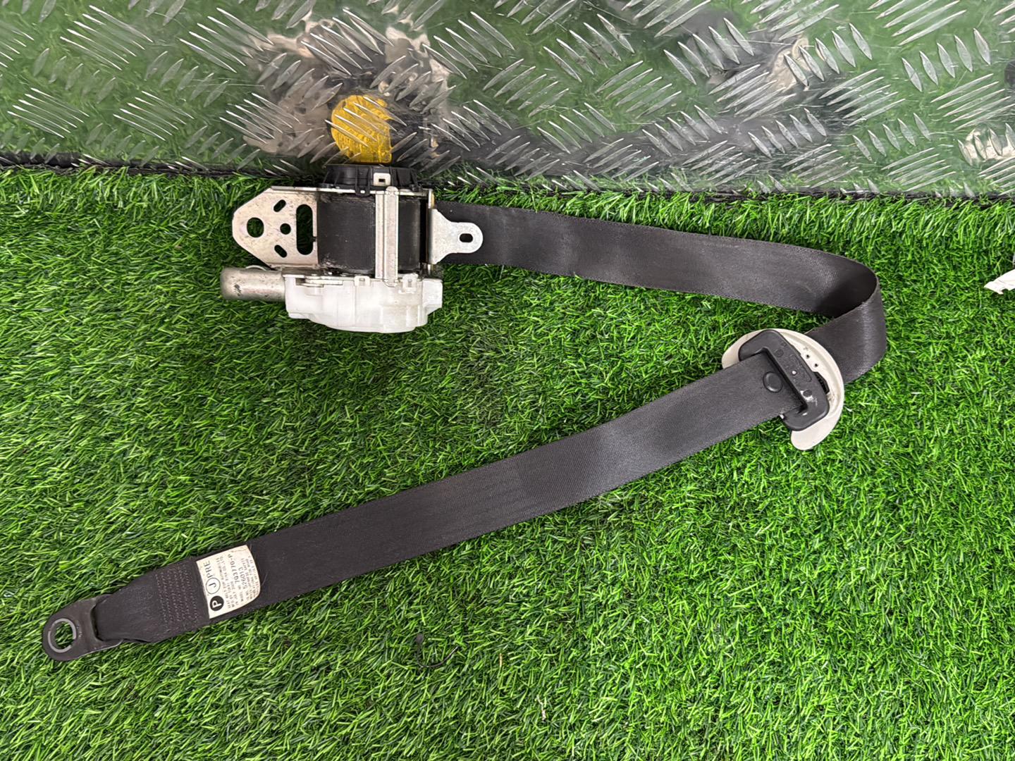 2007 - 2013 Toyota Noah Right Front Seat Belt 7Q3770-P