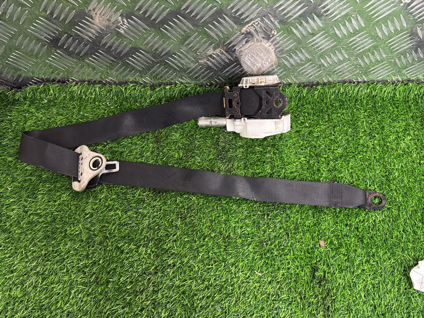 2005 - 2015 Toyota Hilux Right Front Seat Belt 7Y7120-P