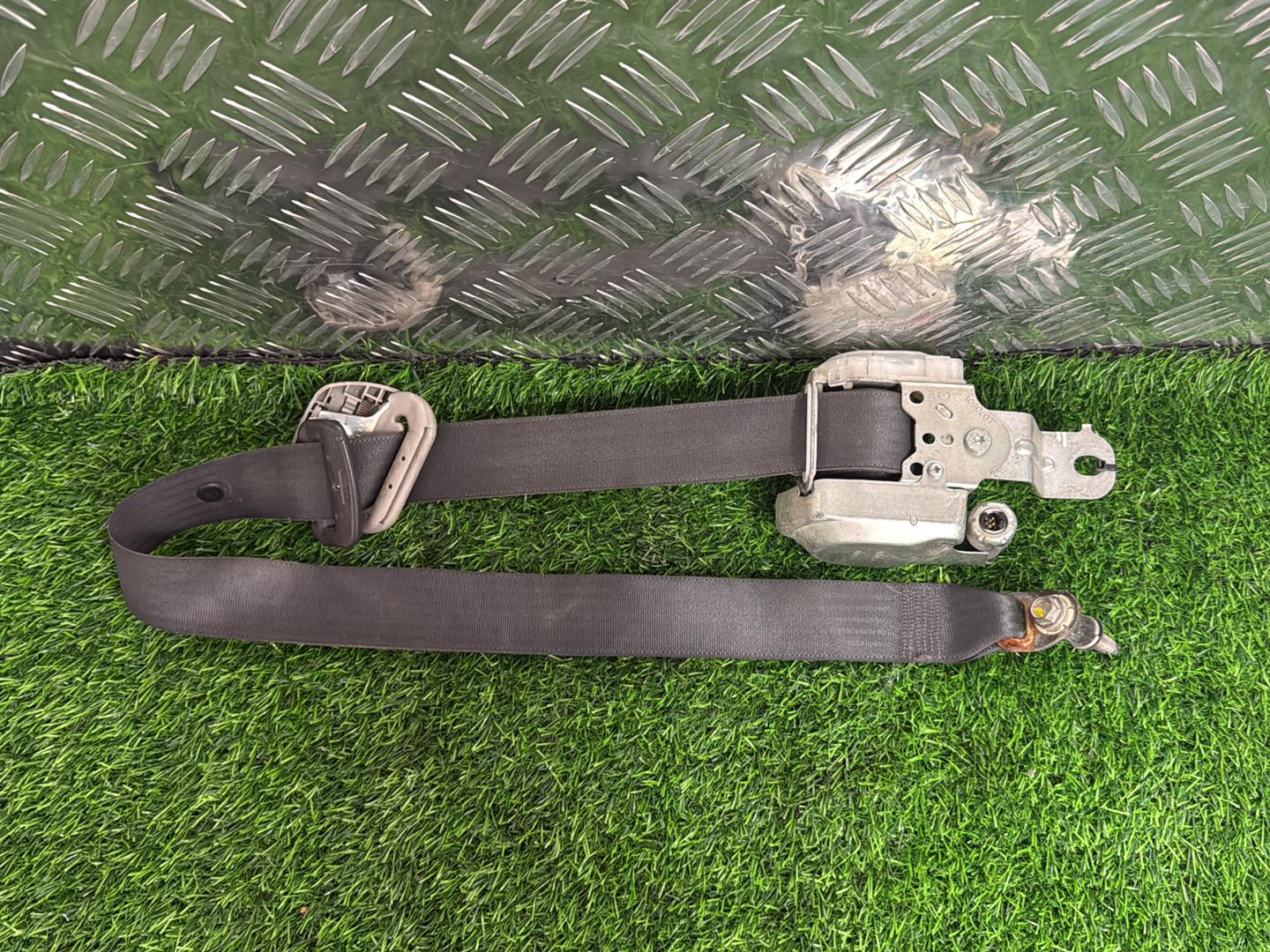 2006 - 2014 Nissan Navara Right Front Seat Belt 7P1030-P