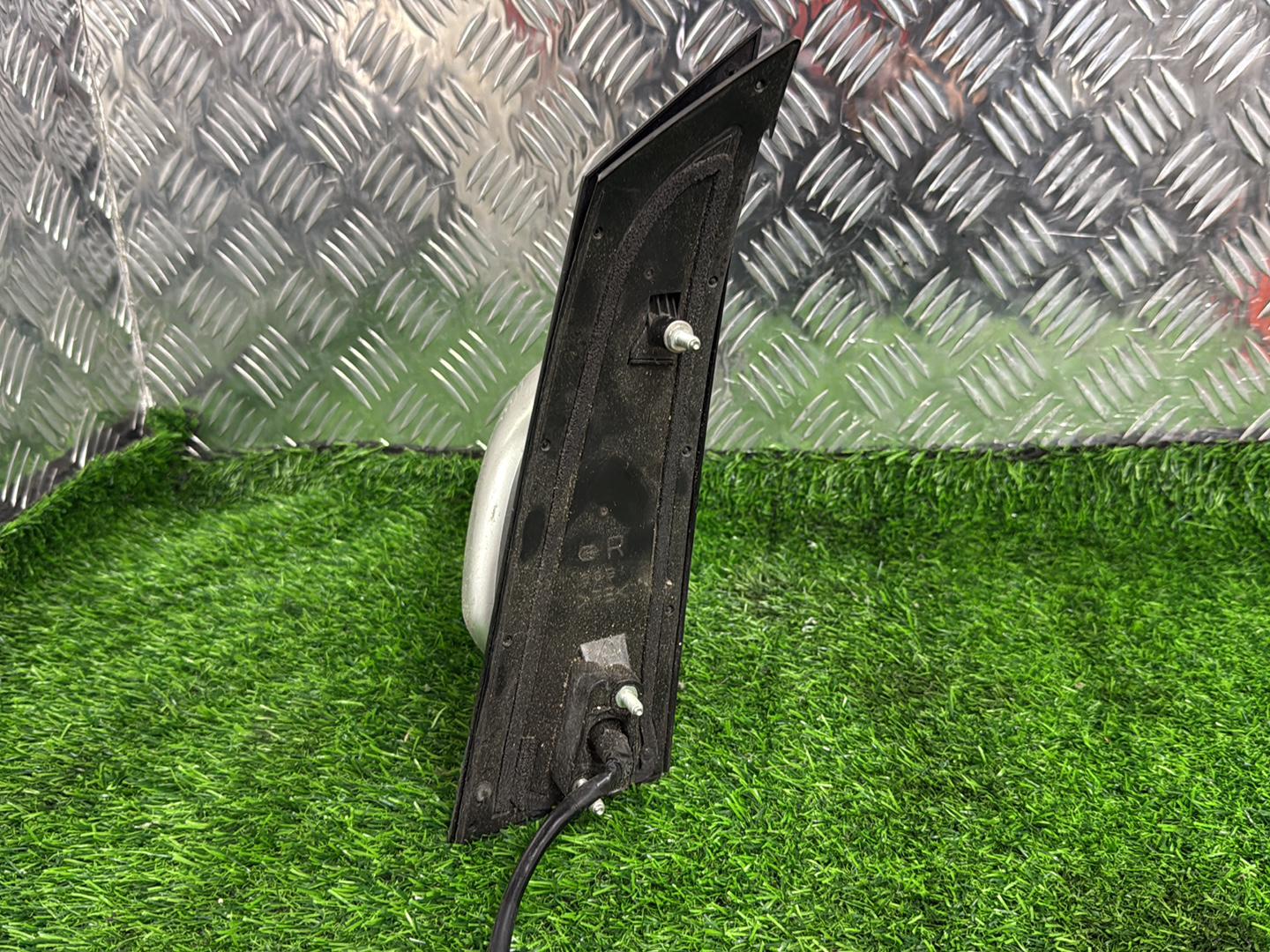 2001 - 2007 Toyota Voxy Right Door Mirror 5 Wire