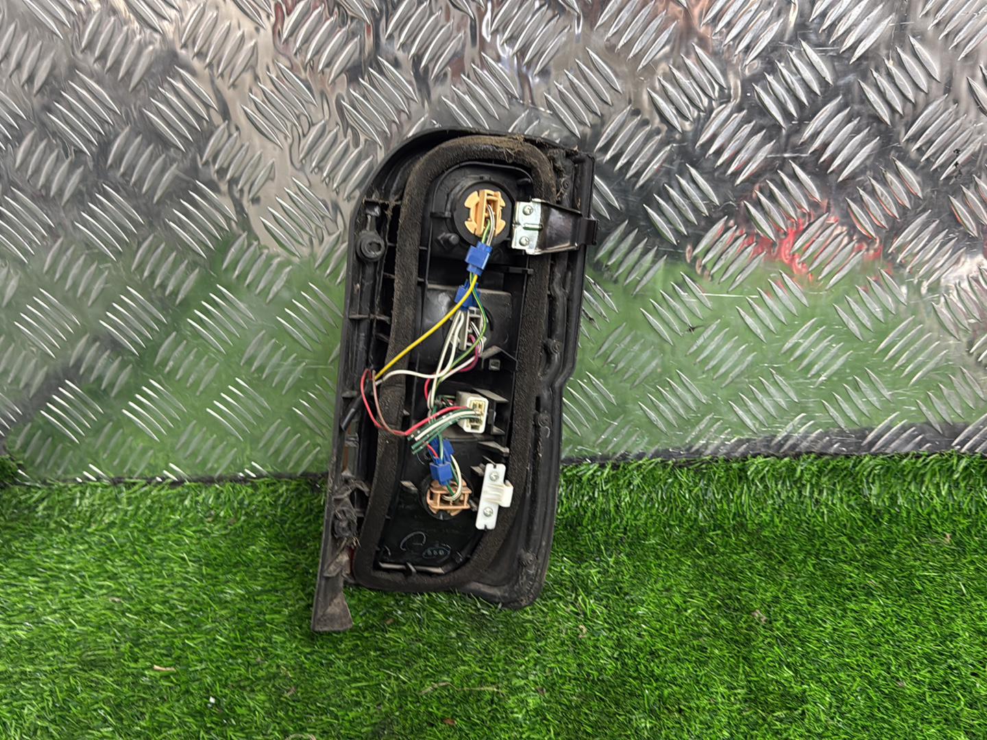1990 - 2003 Toyota Hiace Left Taillight 26-62