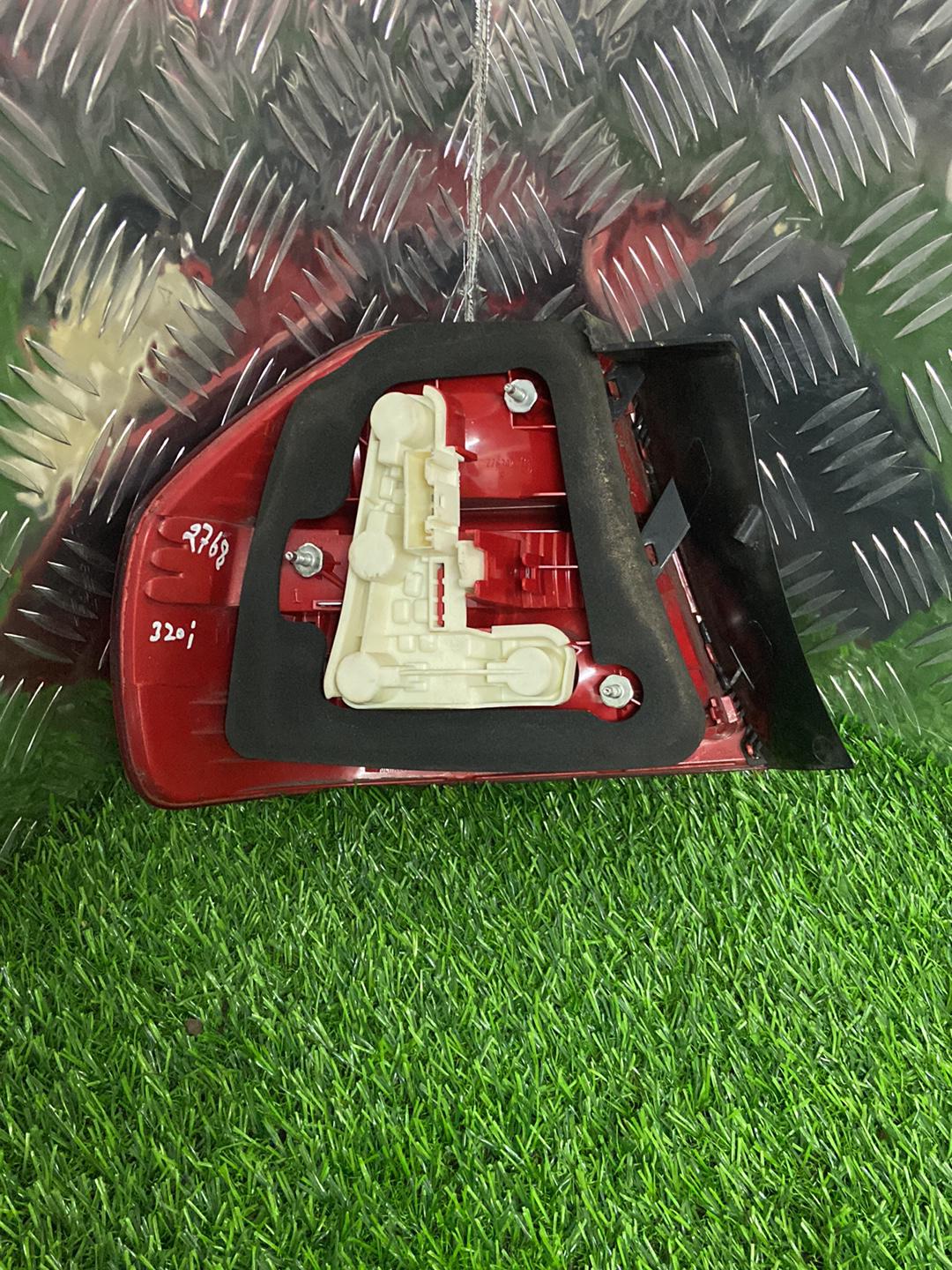 2004 - 2011 BMW 320i Right Taillight 6937458