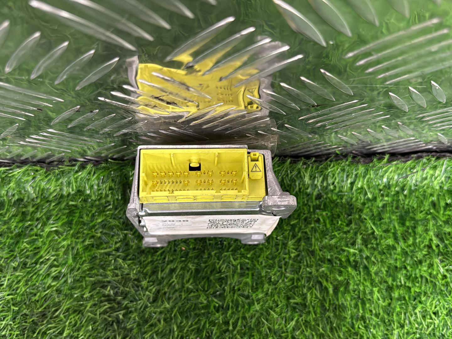 2004 - 2011 Toyota Hiace Airbag Module 89170-26330