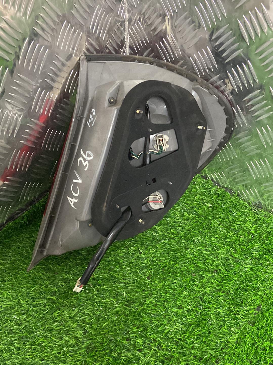 2001 - 2005 Toyota Camry Left Taillight KOITO 06-89