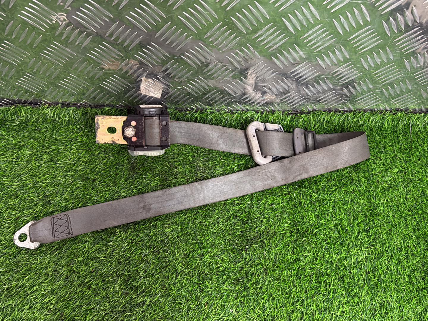 1992 - 1996 Mitsubishi Lancer Right Front Seat Belt 511708821A