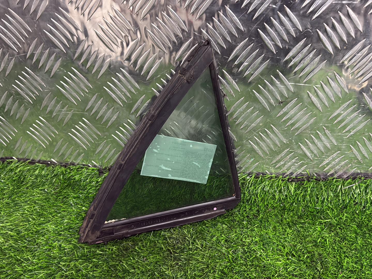 2004 - 2009 Toyota Mark X Left Rear Quarter Door Glass M4S8