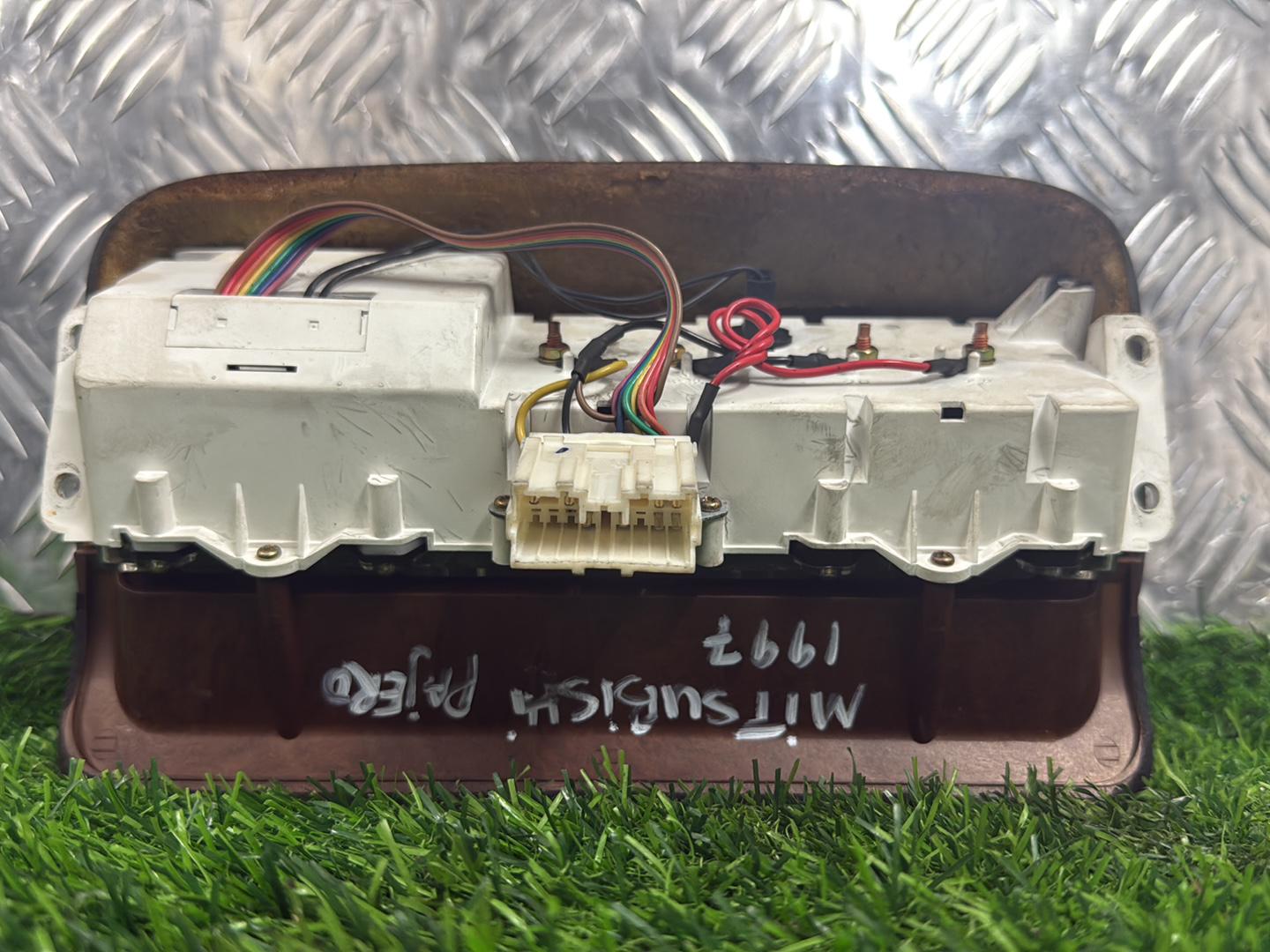 1991 - 1997 Mitsubishi Pajero Multi-Function Display