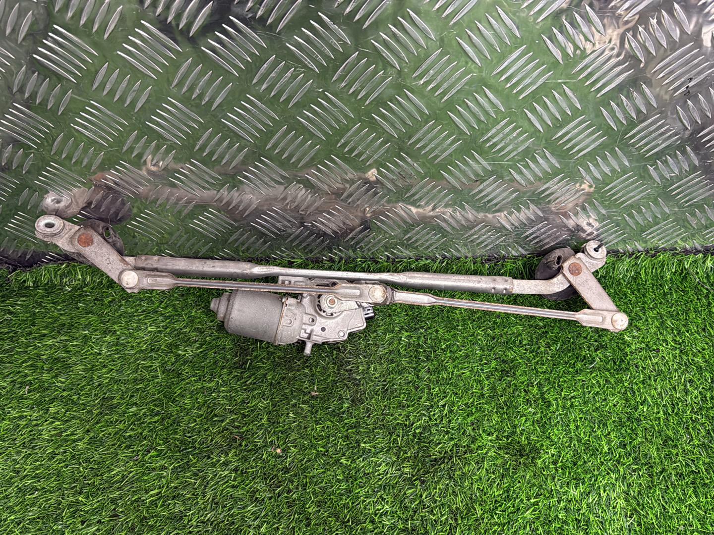 2005 - 2015 Toyota Hilux Front Wiper Rack Assembly 85110-0K010