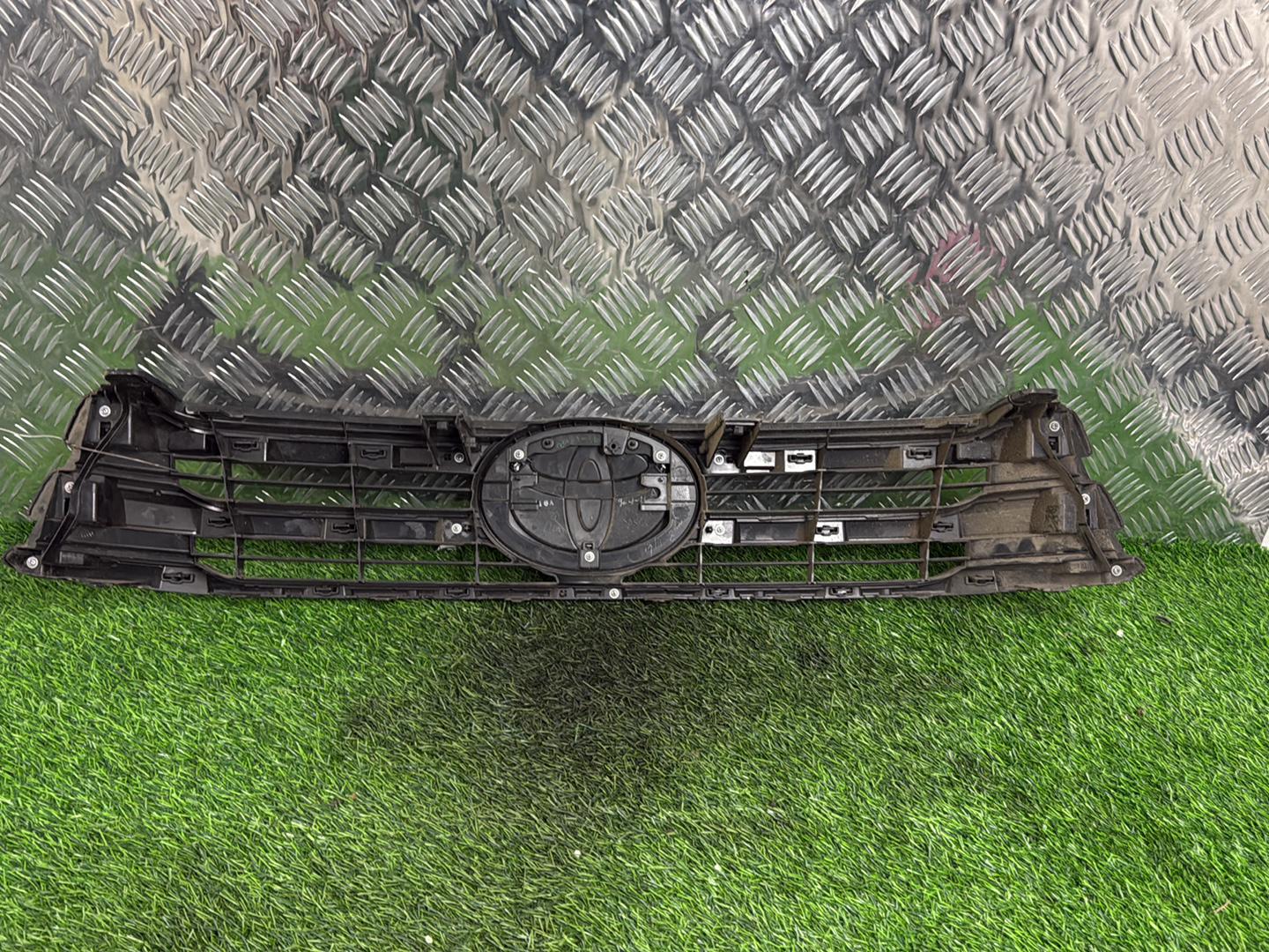 2016 - 2020 Toyota Hilux Grille 53100-0K460