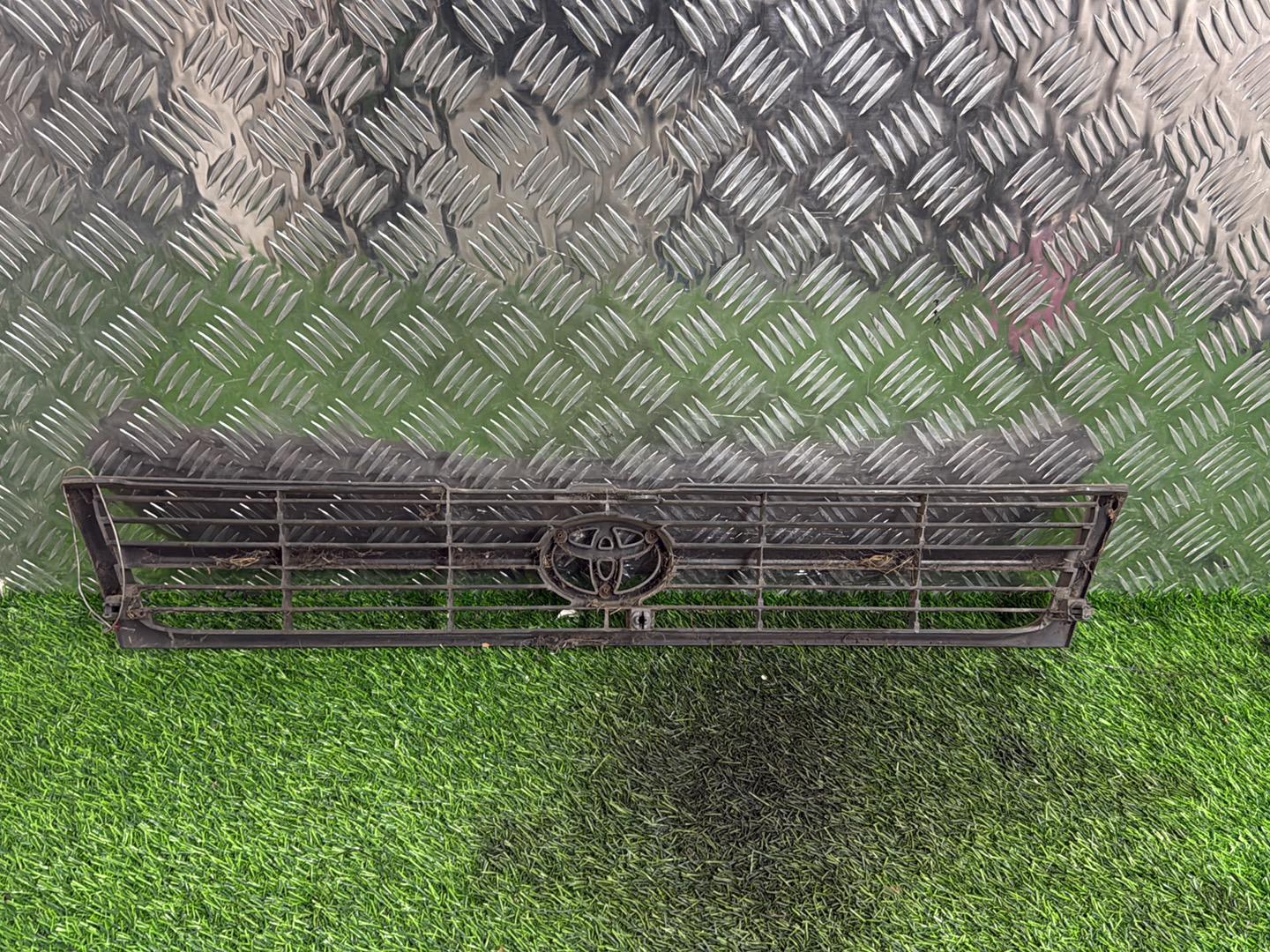 1997 - 2002 Toyota Regius Grille 53100-0K460