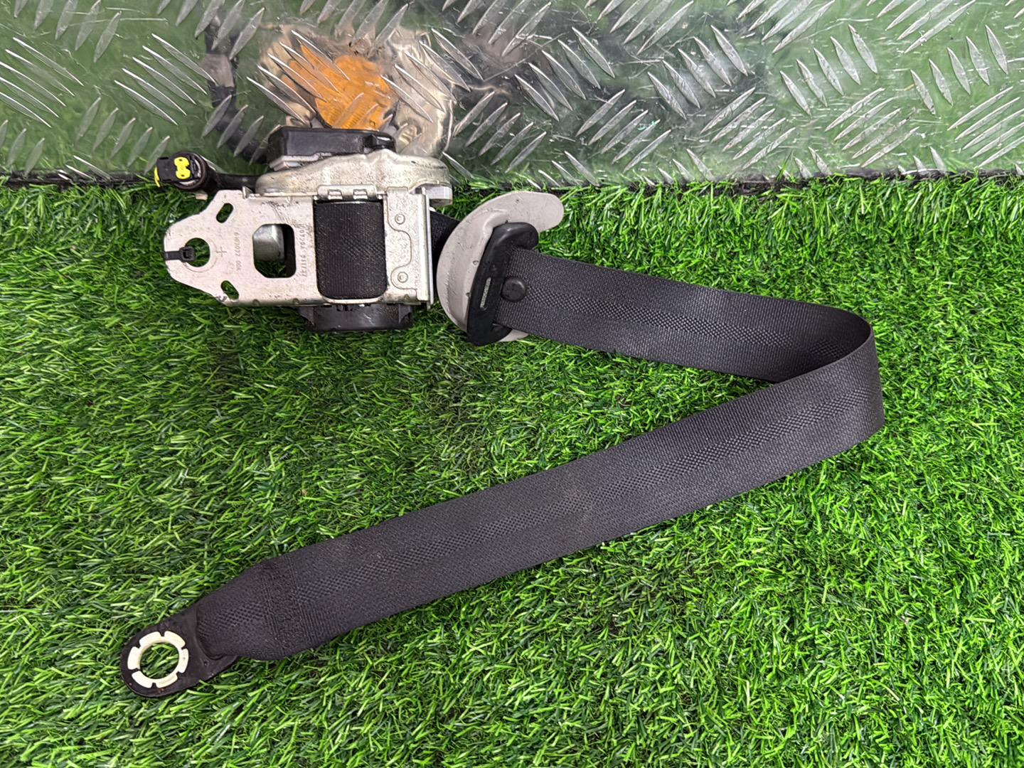 2012 - 2015 Toyota Camry Left Front Seat Belt 6201321-P