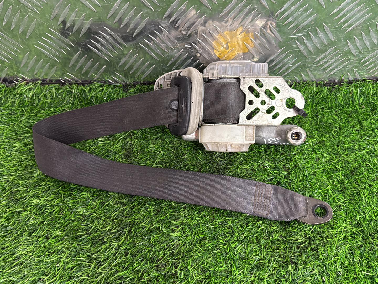 2003 - 2008 Toyota Wish Right Front Seat Belt 7K7610-P