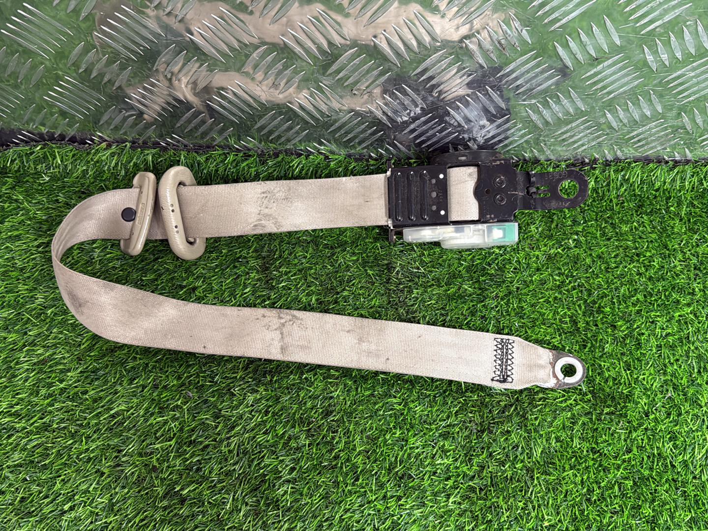 1995 - 1999 Nissan Terrano Left Front Seat Belt TK-522-G1161