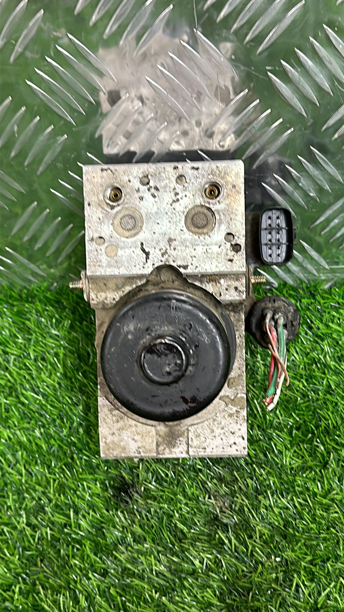 1999 - 2004 Toyota Dyna ABS Pump/Modulator 44540-37010