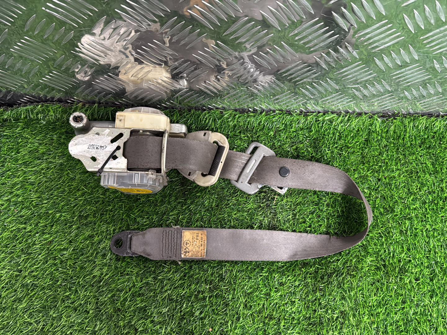 2004 - 2012 Toyota Hiace Right Front Seat Belt 7M1430-P
