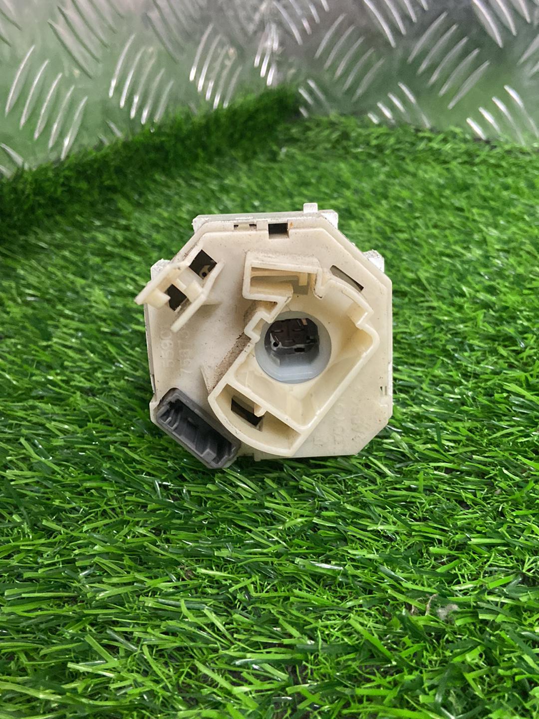 2004 - 2019 Toyota Hiace Heater Switch 758734