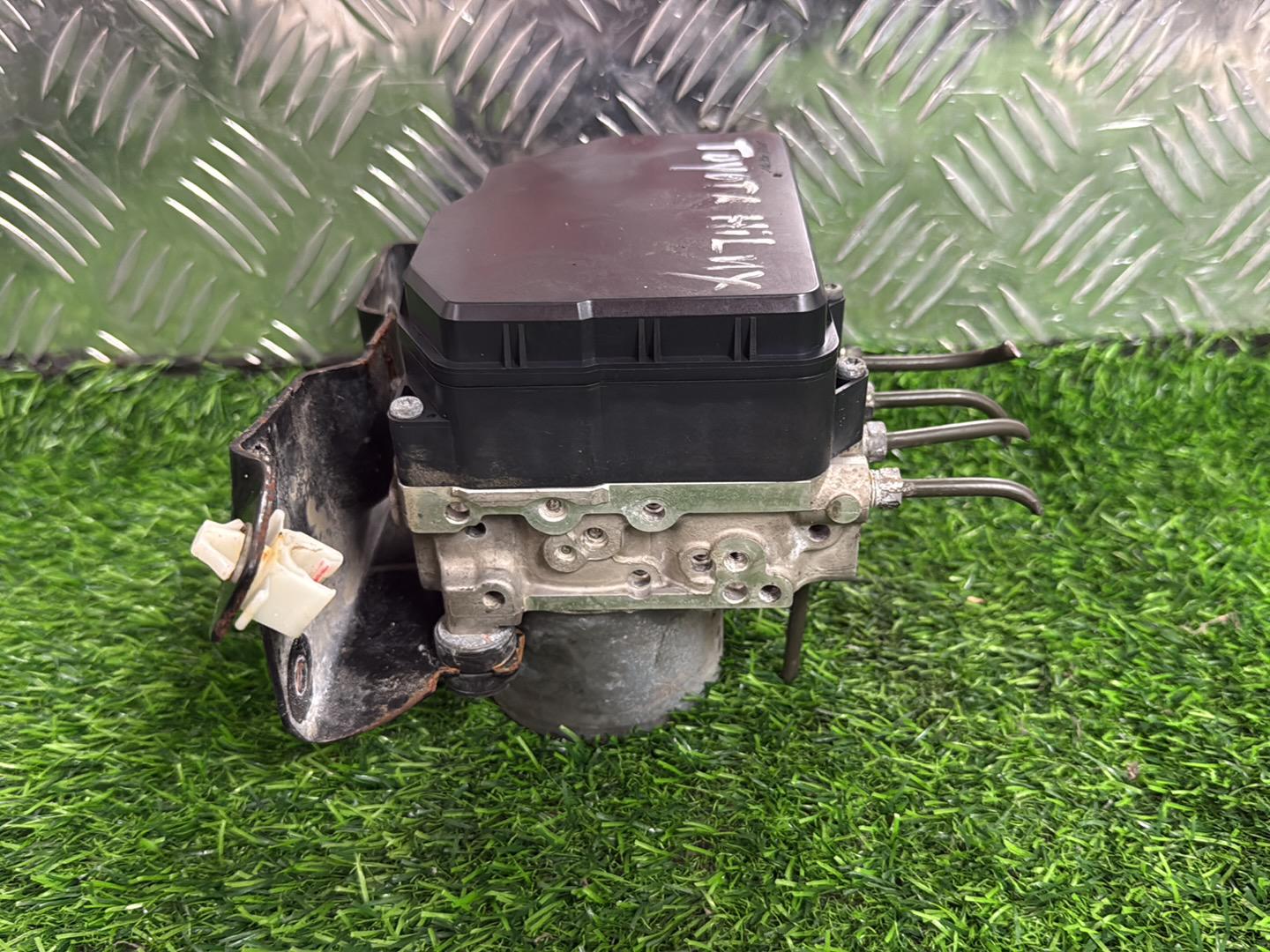 2005 - 2015 Toyota Hilux ABS Pump 44540-71260
