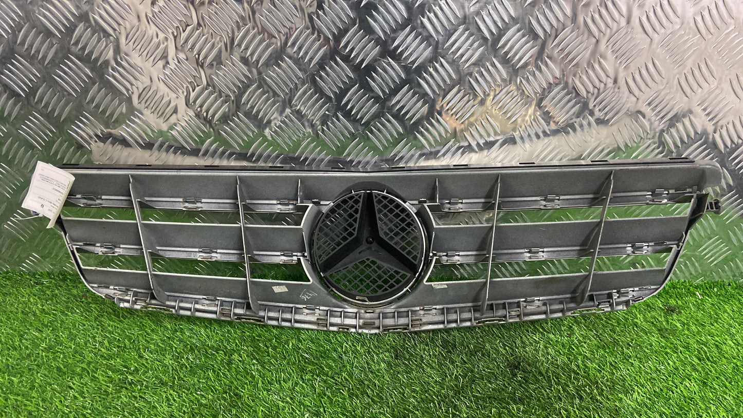 2007 - 2015 Mercedes-Benz C-Class Grille A2048800023