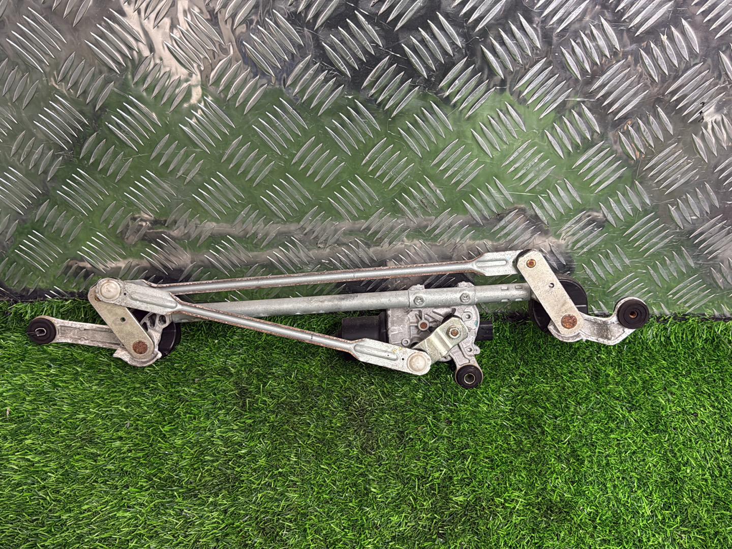 2015 - 2021 Nissan NP300 Navara Front Wiper Rack Assembly