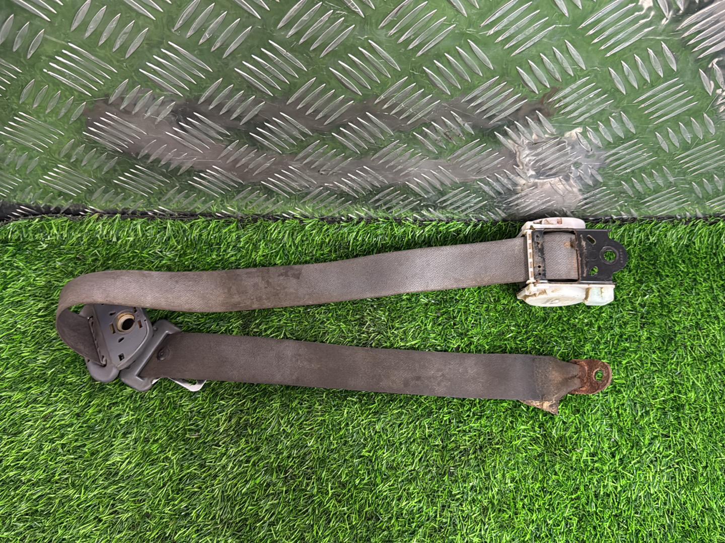 1997 - 2004 Toyota Hilux Right Front Seat Belt TK-AB0-EF592
