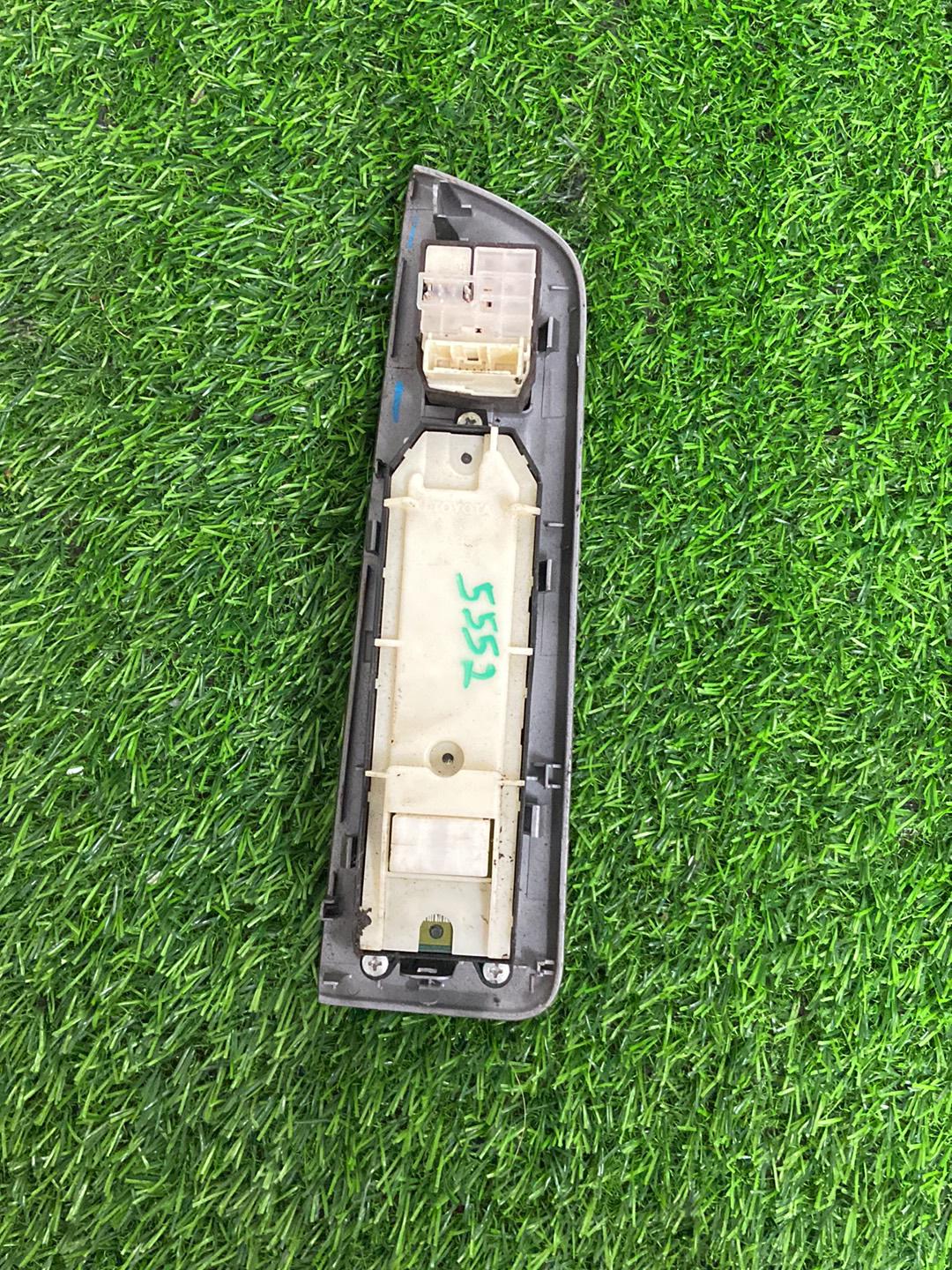 2007 - 2014 Toyota Noah Master Power Window Switch 74231-28A20