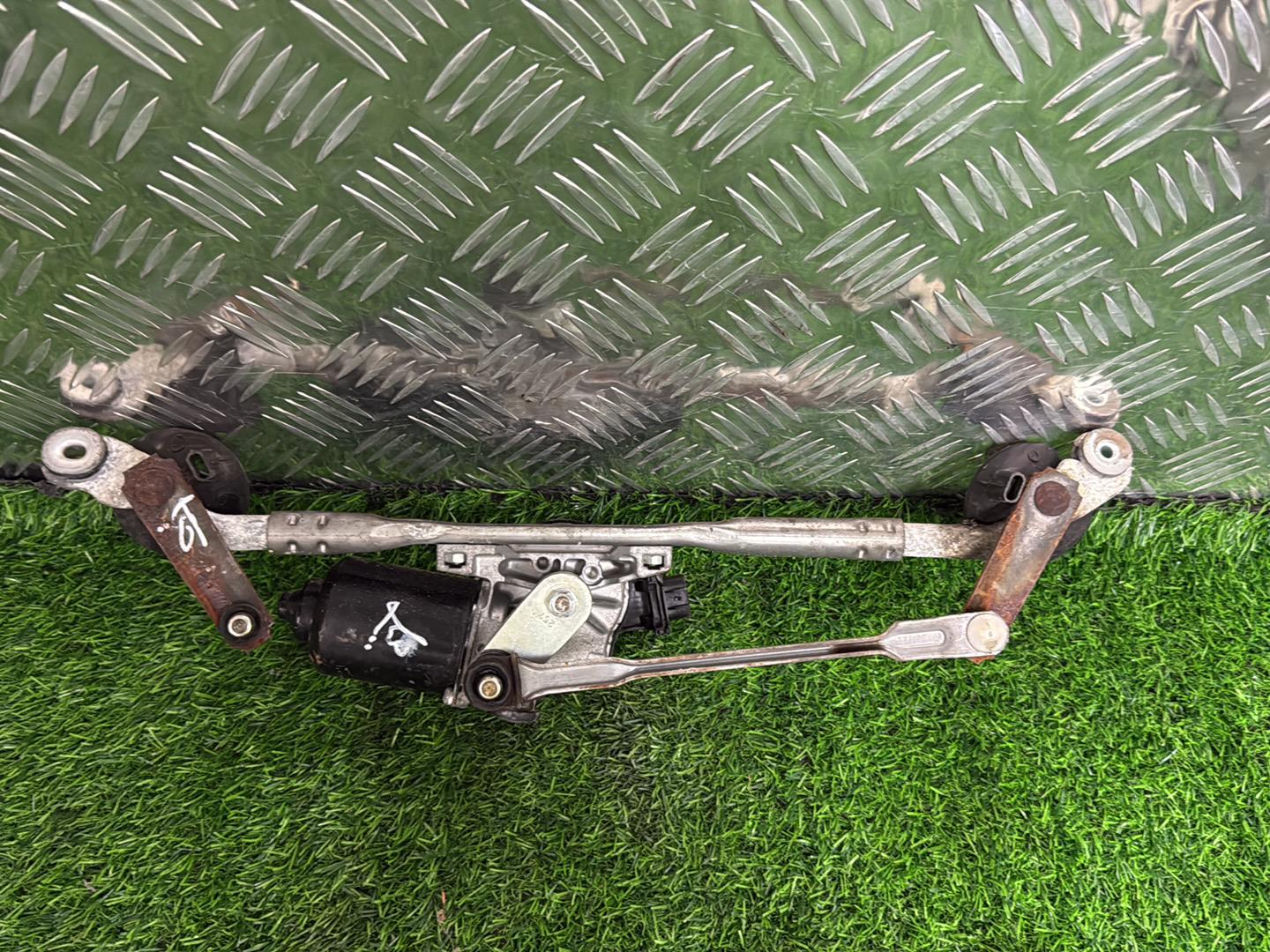 2003 - 2009 Toyota Prius Front Wiper Rack Assembly 85110-13110