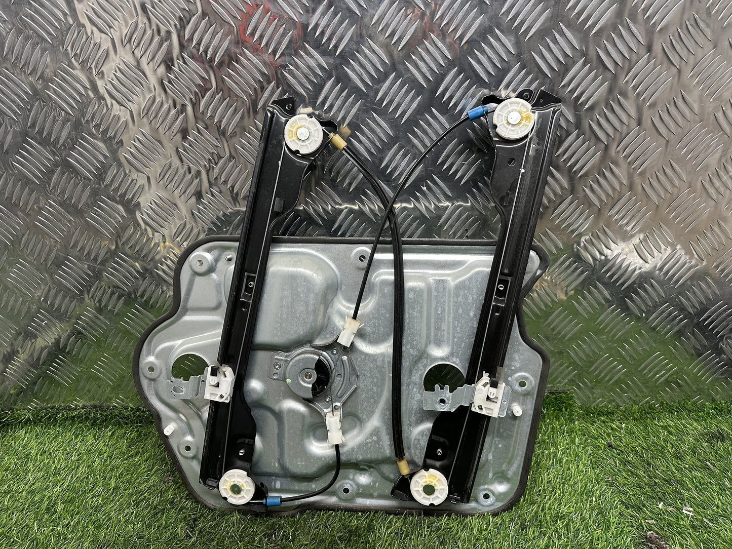 2010-2013 Nissan Qashqai J10- Left Front Window Regulator PN: (2 PIN)-80771JD00A-1860-0139