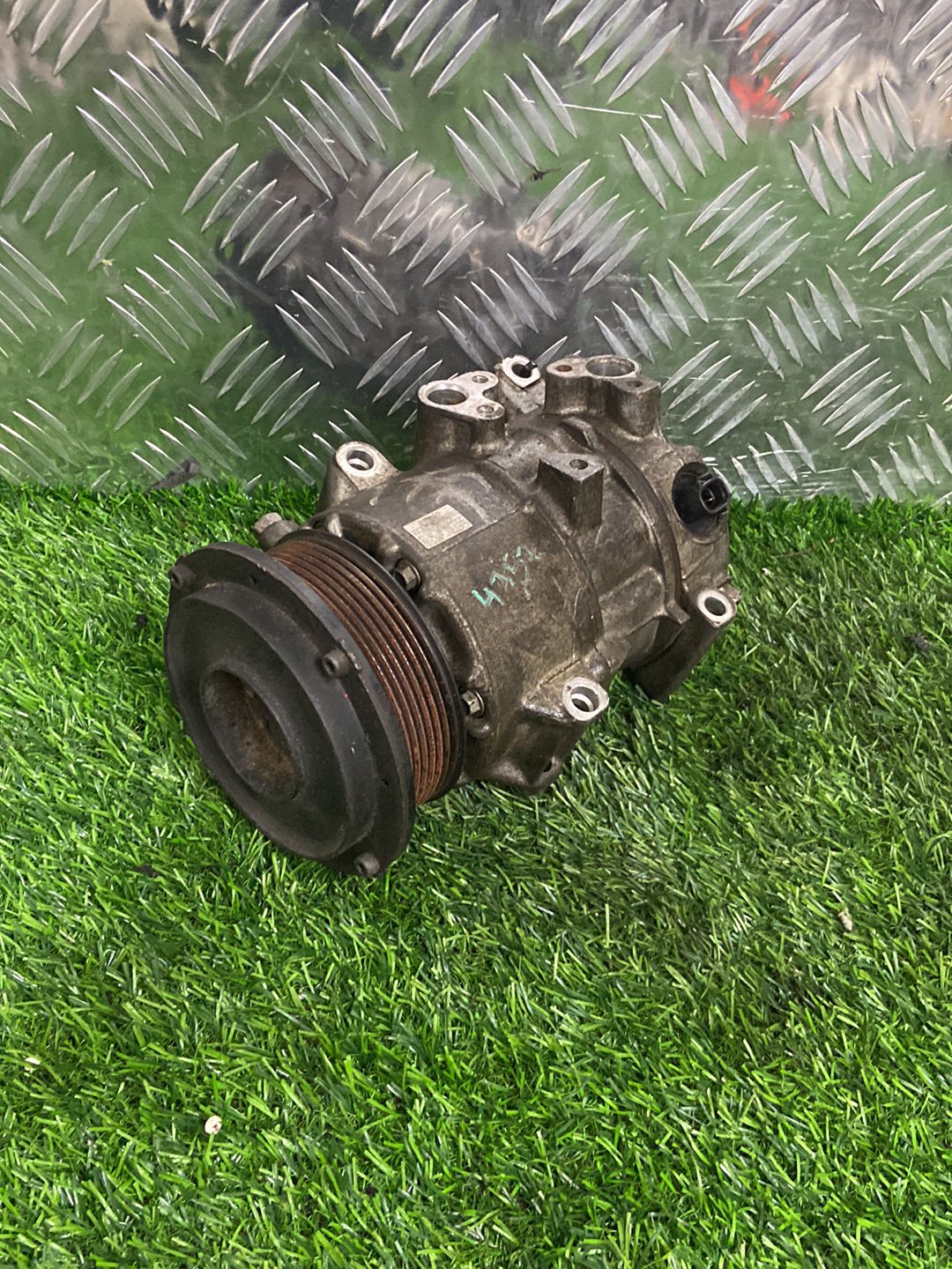 Toyota Hiace A/C Compressor 447260-0569