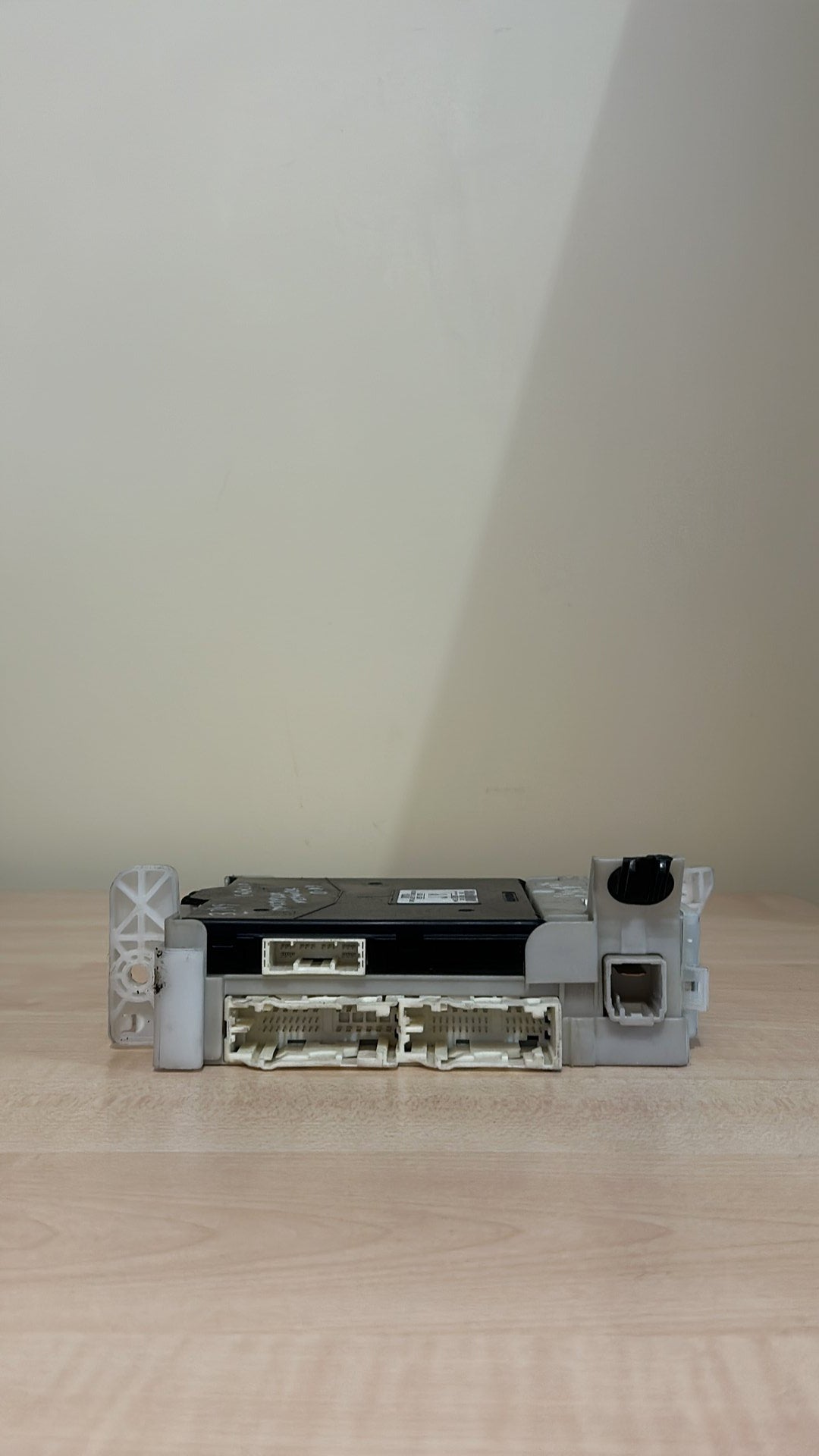 2012-2018 Toyota Auris Body Control Module 89221-12C90