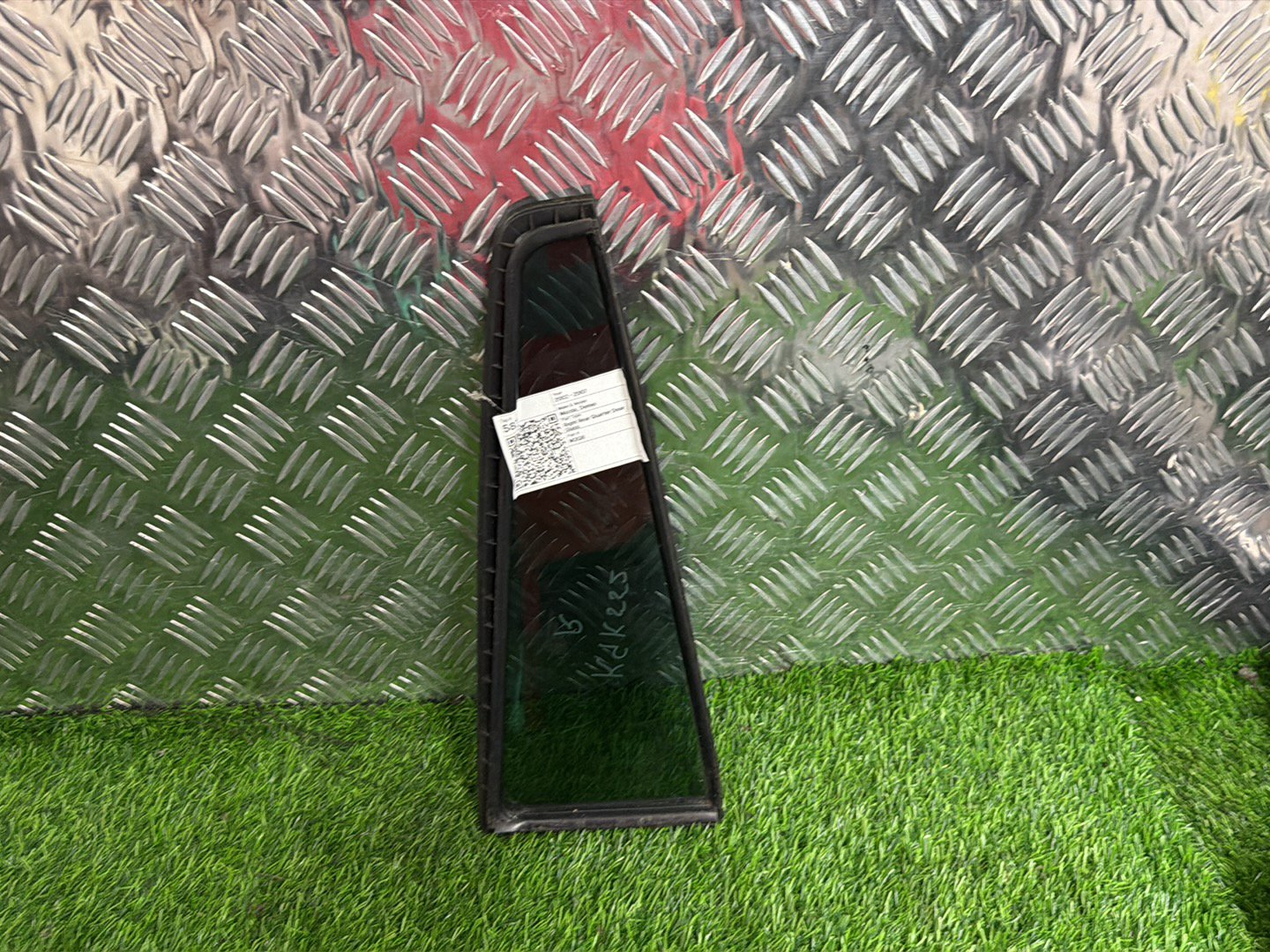 2002 - 2007 Mazda Demio Right Rear Quarter Door Glass M3Q8