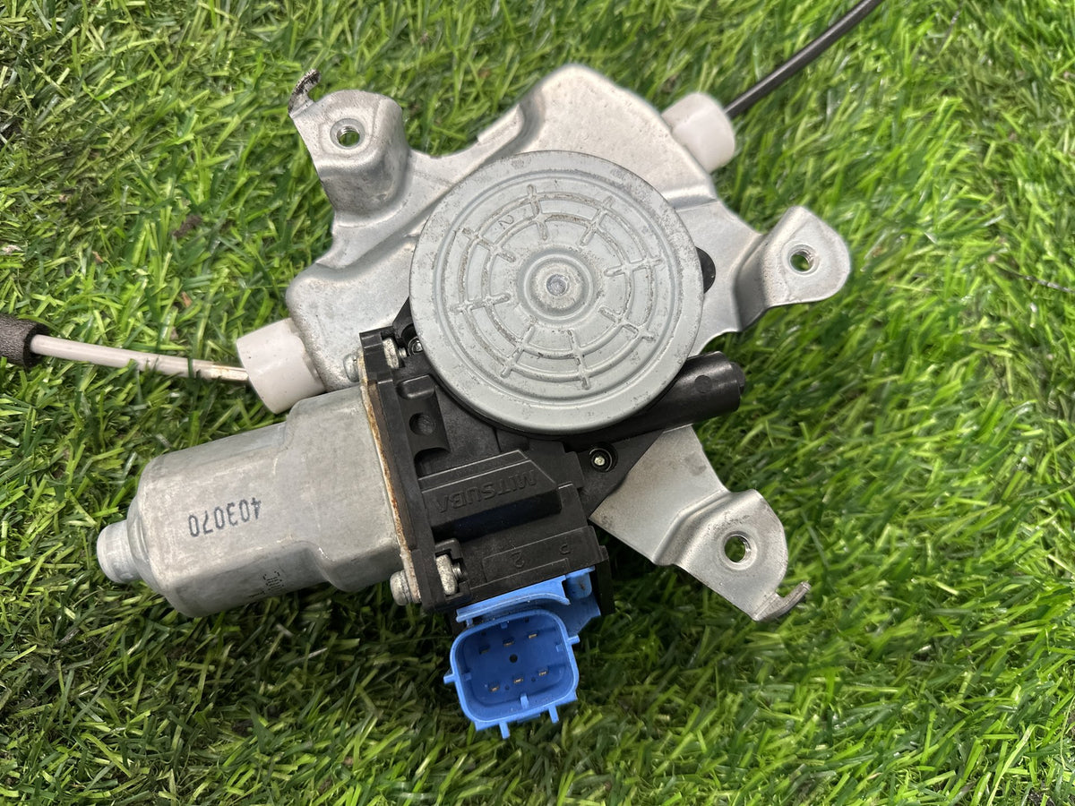 2010-2019 Nissan Juke F15 - Right Front Window Regulator/Motor PN: 6 PIN