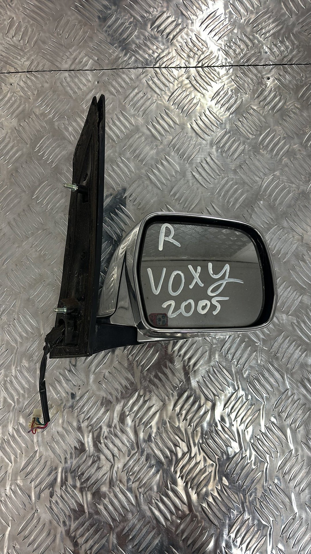 Toyota Noah AZR60- Right Door Mirror PN: 5 WIRE TYPE